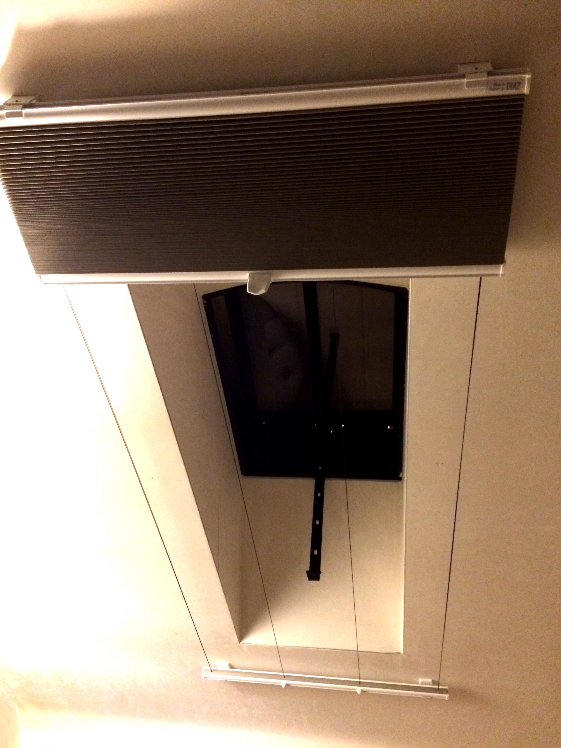 occultant_store_fenetre de toit_4 Image d'un châssis patrimoine